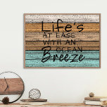 Cute Seaside Beachy, sommarcitatteckning Poster<br><div class="desc">Vintage akvakturosa blått och grönt färgad vävt plattor av trä på däck i mönster. Med "Livet är bekvämt med en oceanbryggning" citattext. Tillverkad för sjömannen, sjömannen, sjömannen, vatten sport, båten, segelbåten, stranden, havet eller havets älskare. Cute, roligt, klassrum och modedekorationsobjekt för dem som kärlek dekorerar sin sommarlotsmästare eller barnsovrum, daghem,...</div>