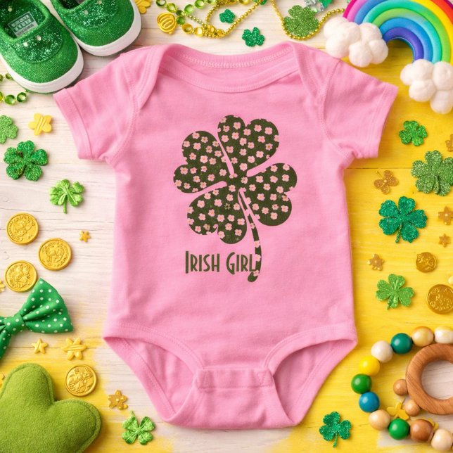 Cute Shamrock Irish Girl T Shirt (Skapare uppladdad)
