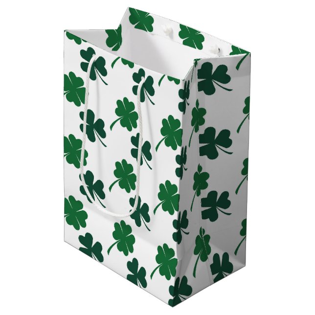 Cute shamrocks four leaf clovers tiled pattern (Framsidan Vinklad)