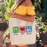 Cute Shark Tygkasse<br><div class="desc">Denna blåhajgåva från fantastisk är perfekt för ett skolteam med en underbar vit hajmascot. Coola Peace Kärlek Sharks design.</div>