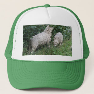 Cute Sheep Eating Löv Truckerkeps