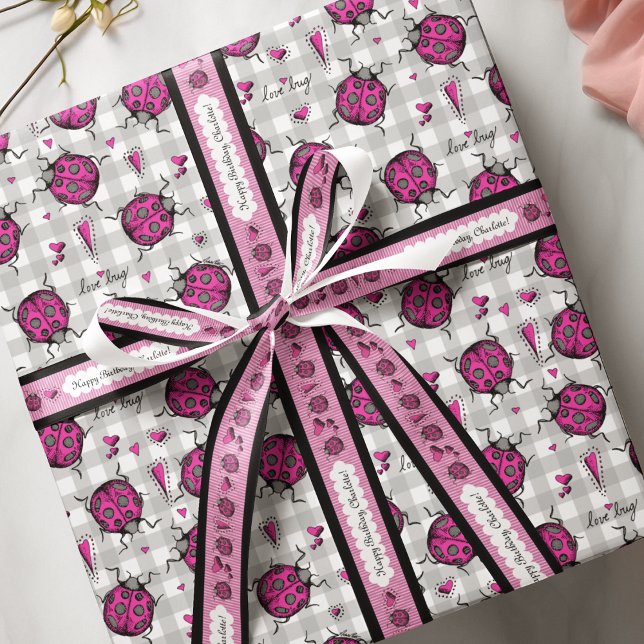 Cute Shock rosa & Black Ladybug Teckning Mönster K Presentpapper (If you think this wrapping paper is cute, you must check out the adorable matching ribbon! )