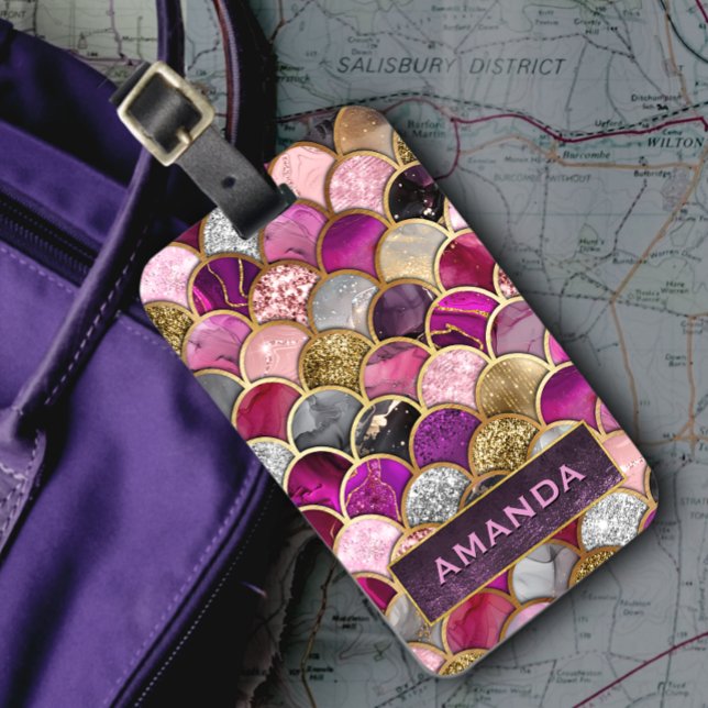 Cute shock rosa-sjöjungfrun skalas i gigantisk for bagagebricka (Skapare uppladdad)