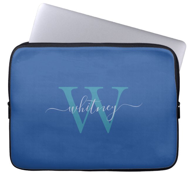 Cute Simple Blue Monogram Cursive Namn & Initial Laptop Fodral (Framsidan)