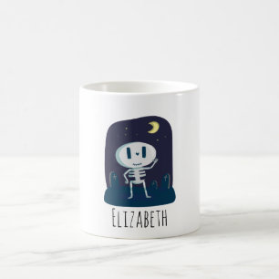 Cute Skeleton på Graveyard med Måne Tecknad Kaffemugg