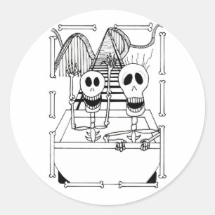Cute Skeletons on Roller Underlägg Ride Runt Klistermärke