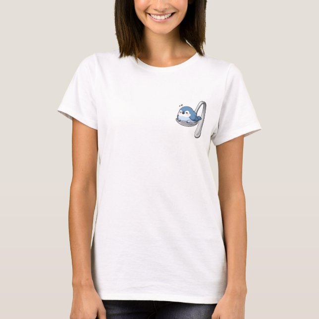 Cute Sleeping Blue Bird Nestled in a Silver Spoon T Shirt (Framsida)