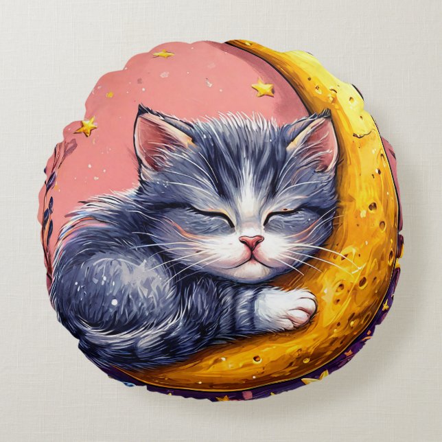 Cute sleeping cat resting on a crescent moon rund kudde (Framsidan)