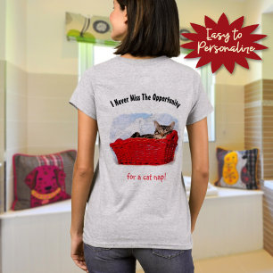 Cute Sleeping Kitten i Red Basket Anpassningsbar b T Shirt