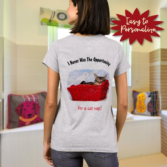 Cute Sleeping Kitten i Red Basket Anpassningsbar b T Shirt (Keep, change or totally remove the template text for a truly personalized cat nap tee shirt . )