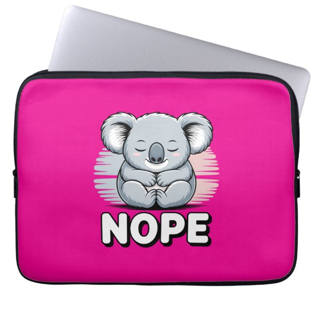 Cute Sleeping Koala “Nope” Funny Cartoon Laptop Fodral (Framsidan)