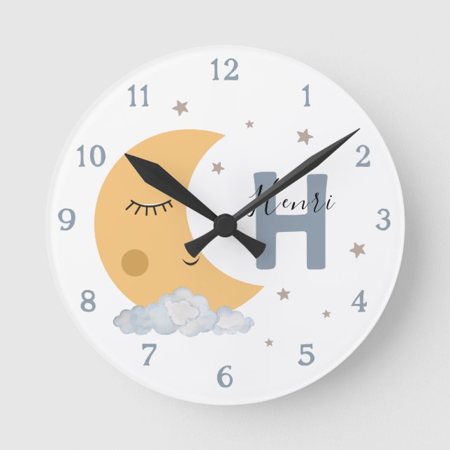 Cute Sleeping Moon Kids Clock with Initial & Name Rund Klocka (Framsida)