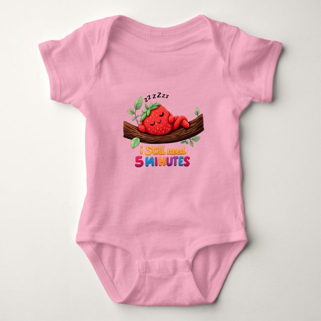 Cute Sleeping Strawberry – Baby Jersey Bodysuit T Shirt (Framsida)