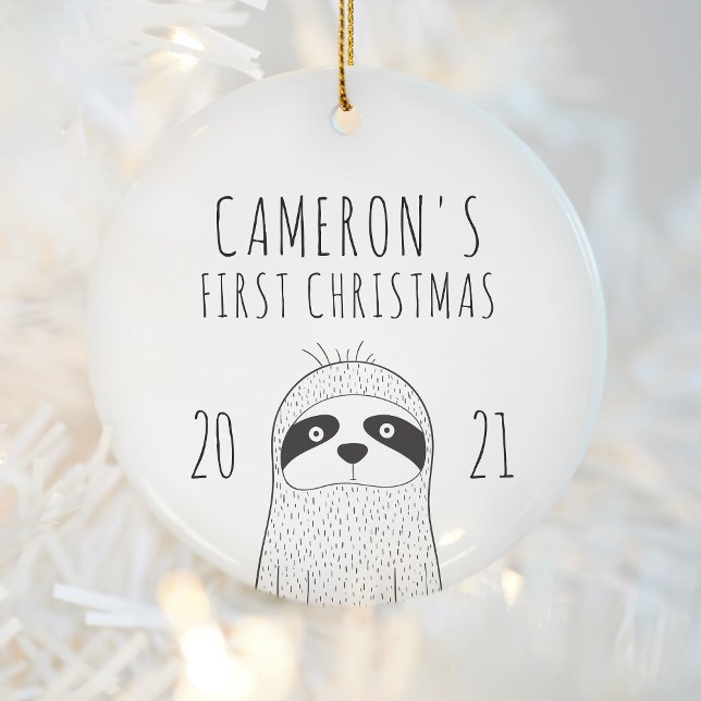 Cute Sloth Babys First jul Black White Julgransprydnad Keramik (Skapare uppladdad)