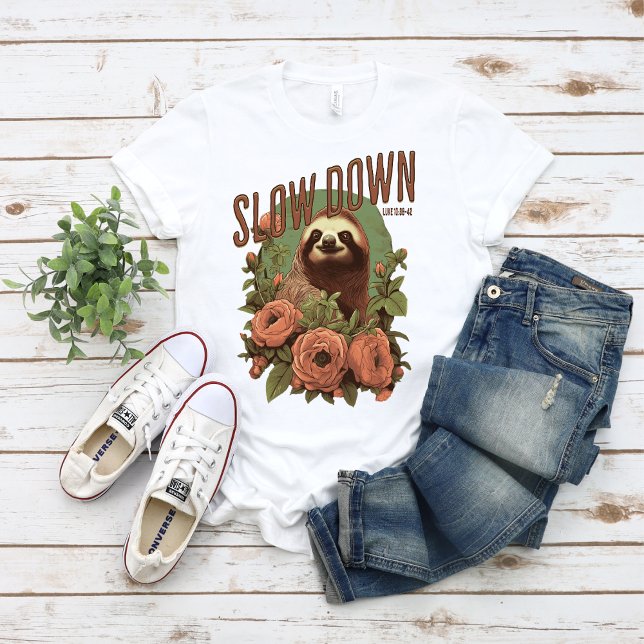 Cute Sloth Down Luke 10:38-42 T Shirt (Skapare uppladdad)