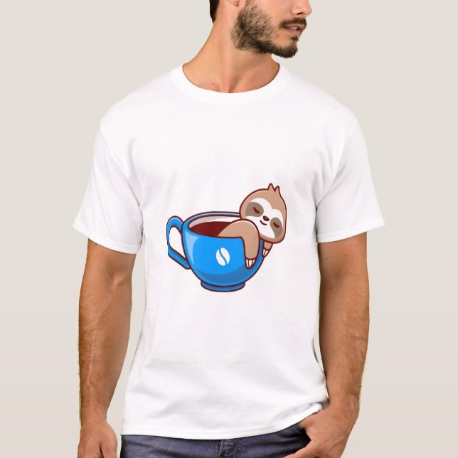 Cute Sloth in Coffee Cup – Funny Sloth Cartoon Des T Shirt (Framsida)