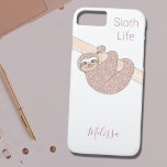 Cute Sloth ro Guld Gnistra Glitter Namn<br><div class="desc">Detta enkla och snyggt telefonfall är dekorerat med en ro guld glitter som leker lutning hängande från ett gren. Ord Sloth Life och namn kan ändras för att personalisera det här telefonfallet. Ursprunglig vattenfärg © Michele Davies</div>