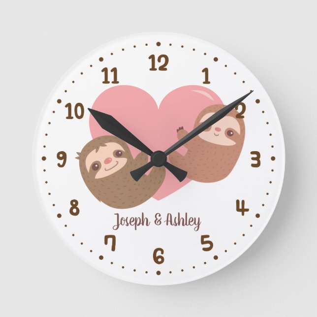 Cute Sloths Hugger Heart, Wall Decor Rund Klocka (Framsida)