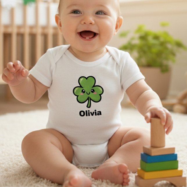 Cute Smiling Clover T Shirt (Skapare uppladdad)