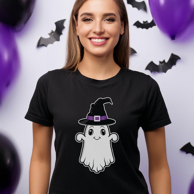 Cute Smiling Ghost som bar ett Witch Hat Halloween T Shirt (Please note: This image is a digital mockup.)
