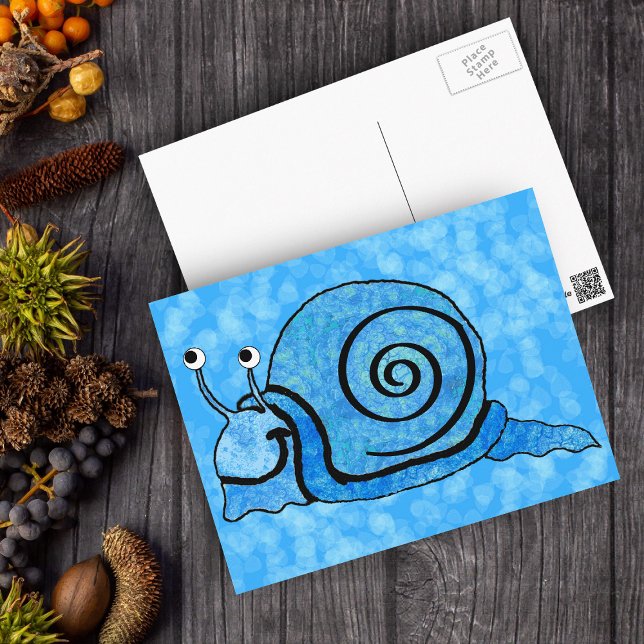 Cute Smiling Tecknad Blue Snigel Vykort (Cute happy snail blue tie dye patterned shell on blue postcard.)