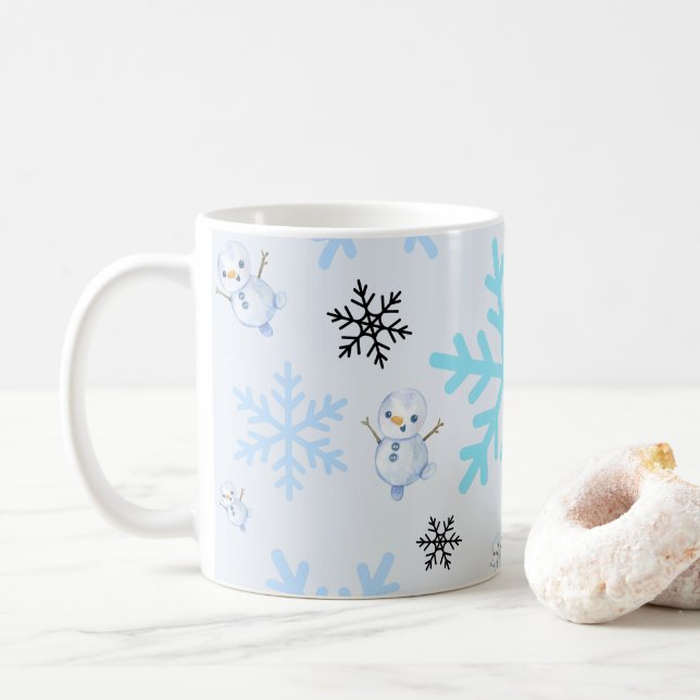 Cute-snögubbar och snöflingor i ljusblått kaffemugg (Med munk)
