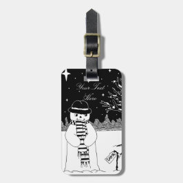 Cute snögubbe ler i snö vid julklappar bagagebricka