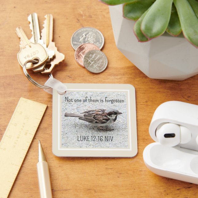 Cute Sparrow Bird Photo Bible Verse Simple Tan Nyckelring (Skrivbord)
