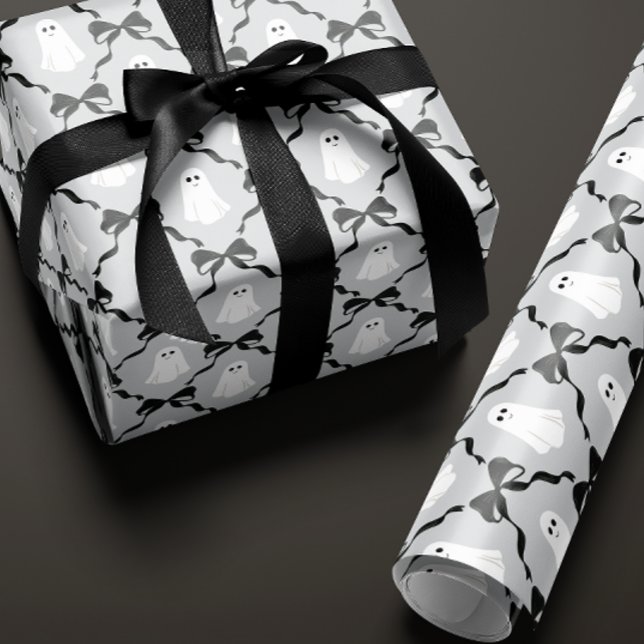Cute Spöken och Black Bows på Grått Halloween Presentpapper (pale gray Halloween gift wrapping paper with a cute smiling ghost and black bow diamonds)