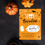Cute Spooktacular Kids Halloween Birthday Inbjudningar<br><div class="desc">Cute Halloween födelsedagsfest inbjudan med Spooktacular skrivet i en kombination av roligt typsnitt, dubblan är i skymundan designad att se ut som stort öga. Texten omges av stjärnor, spindlar och fladdermus. Och ett sött spöke berättar för dina gäster om födelselets namn och ålder. Baksidan har samma egenskaper som rand i...</div>