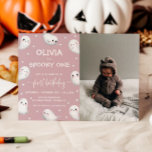 Cute Spooky One Halloween Girl 1 Birthday Photo Inbjudningar<br><div class="desc">Fira din lilla förstaårsdag Halloween med vår **Cute Spooky One Halloween Girl 1:s födelsedag Fotoinbjudan***. Den här beundransvärda inbjudan innehåller ett lekfullt Halloween-tema,  perfekt för en ännu söt födelsedagskalas. Anpassa med ditt barns foto- och party-information för att skapa ett minnesvärt inbjudan för deras speciella dag.</div>