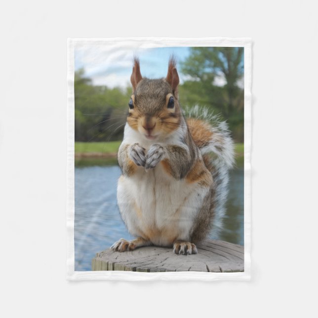 Cute Squirrel by the Lake Nature Fleece Blanket (Framsidan)