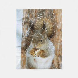 Cute Squirrel i ett vinter liggande Fleecefilt