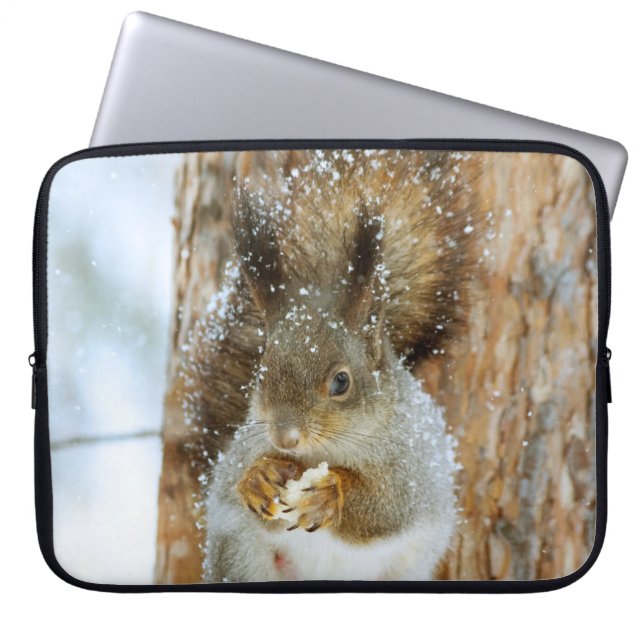 Cute Squirrel i ett vinter liggande Laptop Fodral (Framsidan)