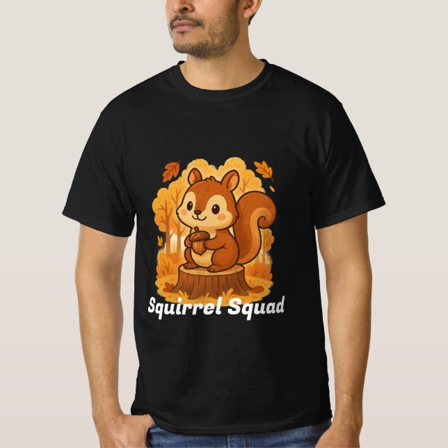 Cute Squirrel och Laptop Graphic T-Shirt (Framsida)