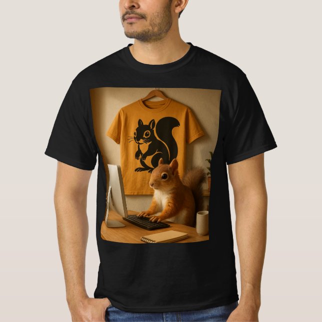 Cute Squirrel och Laptop Graphic T-Shirt (Framsida)
