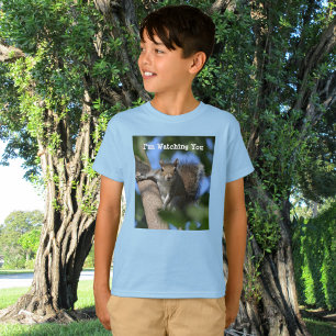 Cute Squirrel tittar på dig från en Träd-Roligt T Shirt