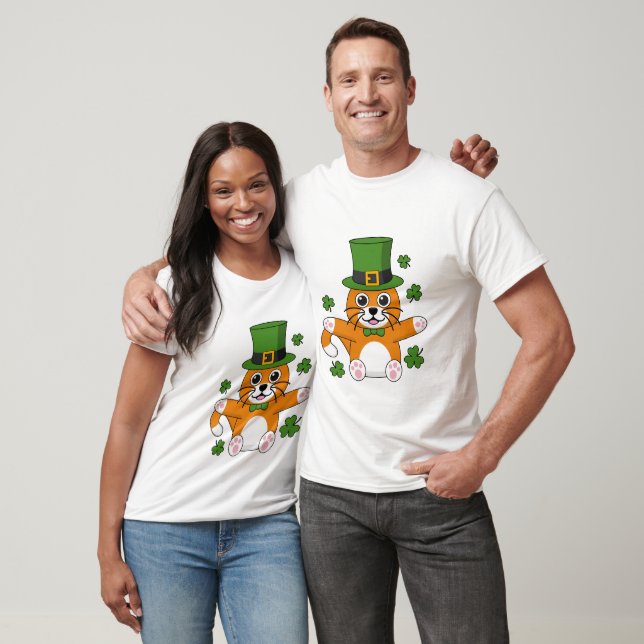 Cute St patrick's day Cat med Shamrocks-Tecknad T Shirt (Unisex)