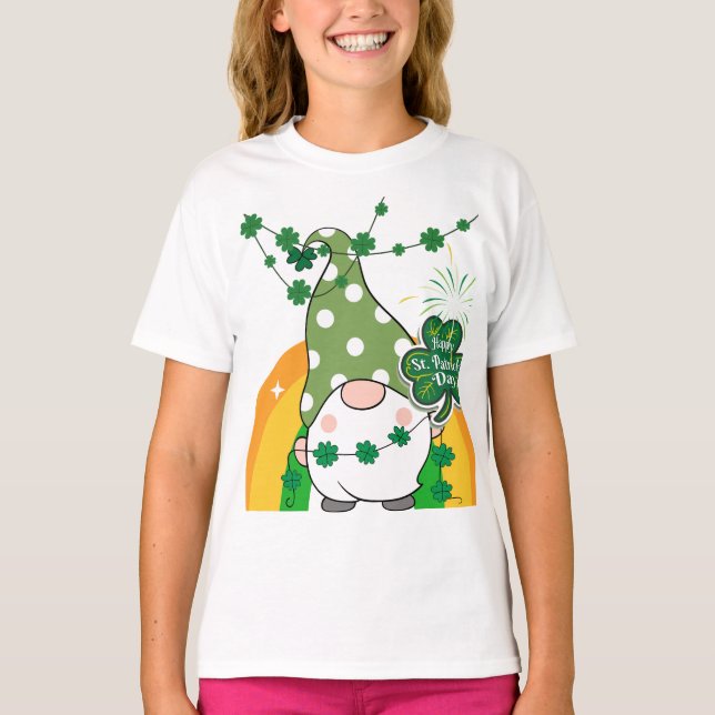 Cute St. Patrick's Day Gnome med Shamrocks & Rain T Shirt (Framsida)