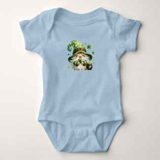 Cute St. Patrick's Day Gnome med Shamrocks T Shirt