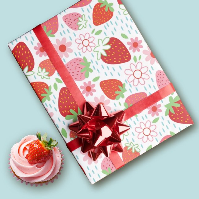 Cute Strawberry Berry Sweet Presentpapper (Cute berry sweet strawberry pattern birthday wrapping paper.)