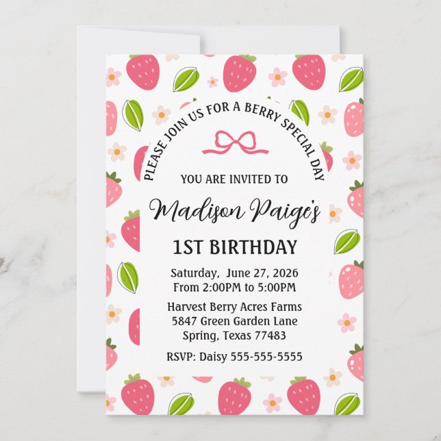Cute Strawberry Pink Girls 1st Birthday Invitation Inbjudningar (Framsida)