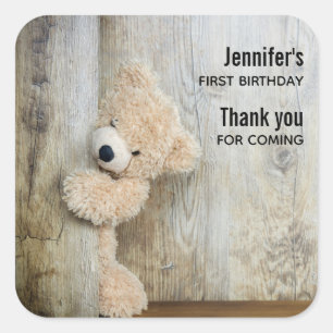Cute Stuffad Bear Rustic Wooden Wall Birthday Fyrkantigt Klistermärke