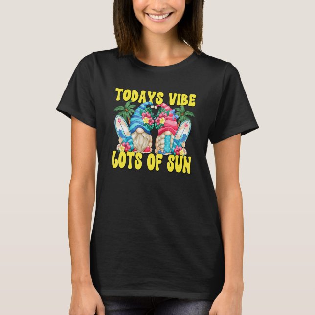 Cute Surf Beach Vacation Gnomes For Groups And Sum T Shirt (Framsida)
