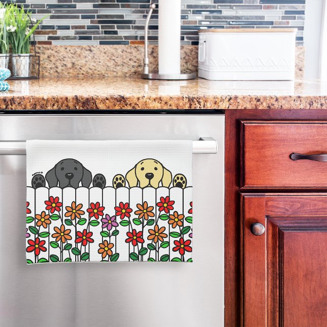 Cute Svart lab Gul lab Wating Kökshandduk (Black Lab and Yellow Lab Watching Cartoon Kitchen Towel for Labrador owners.  Cute dogs and flowers.)