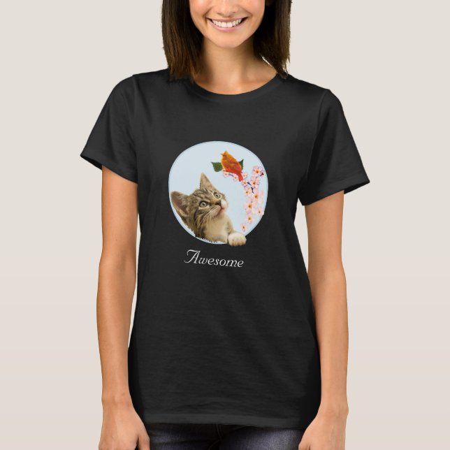 Cute Tabby katt, Flowers och Red Little Bird T-Shi T Shirt (Framsida)