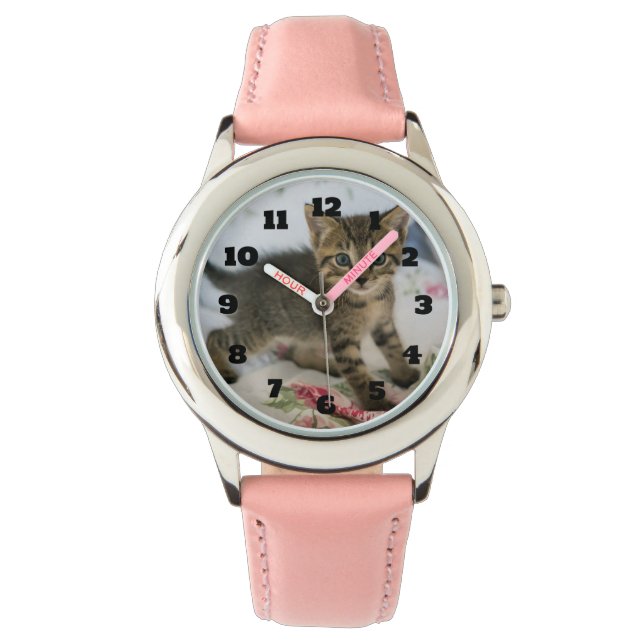 Cute Tabby Kitten Tittar förvånad Armbandsur (Framsida)