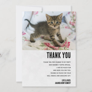 Cute Tabby Kitten Tittar förvånad Tack Kort