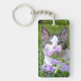 Cute Tabby & White Kitten i nyckelkedjan Flowers