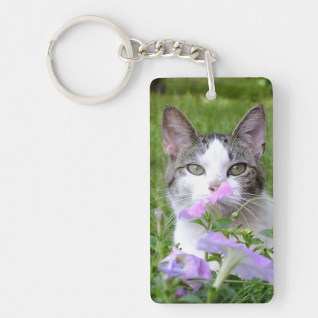 Cute Tabby & White Kitten i nyckelkedjan Flowers (Framsidan)
